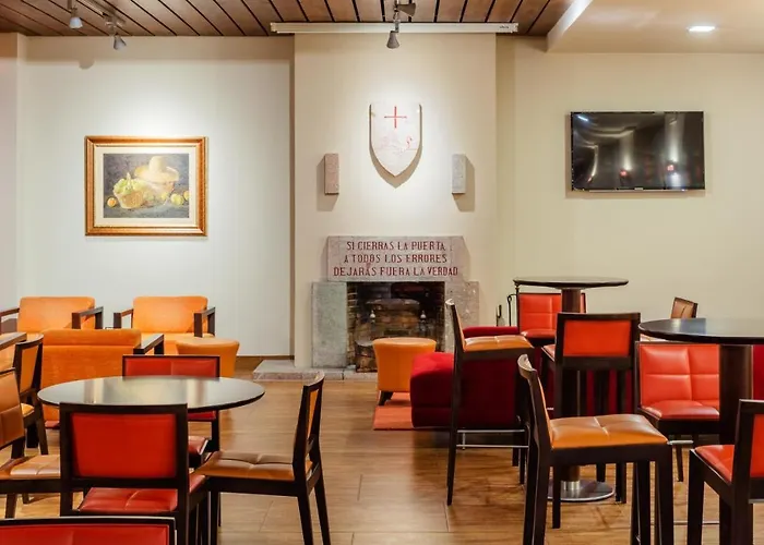 Hotel Don Paco Llanes